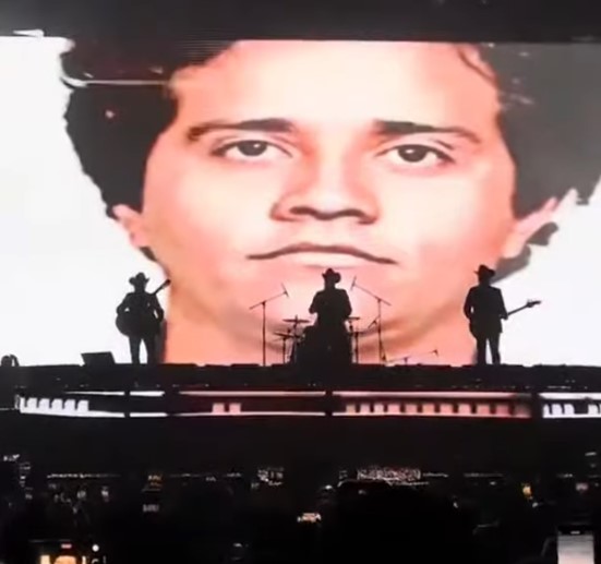 Foto de el Mencho durante la presentación de los "Alegres del Barranco"