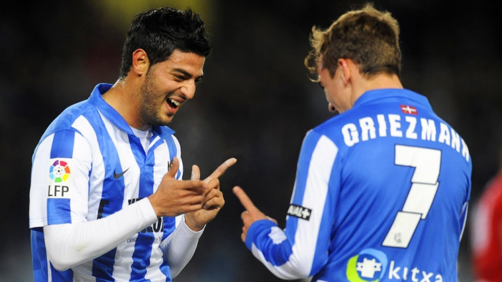 Carlos Vela junto a Griezmann en un partido de la Real Sociedad