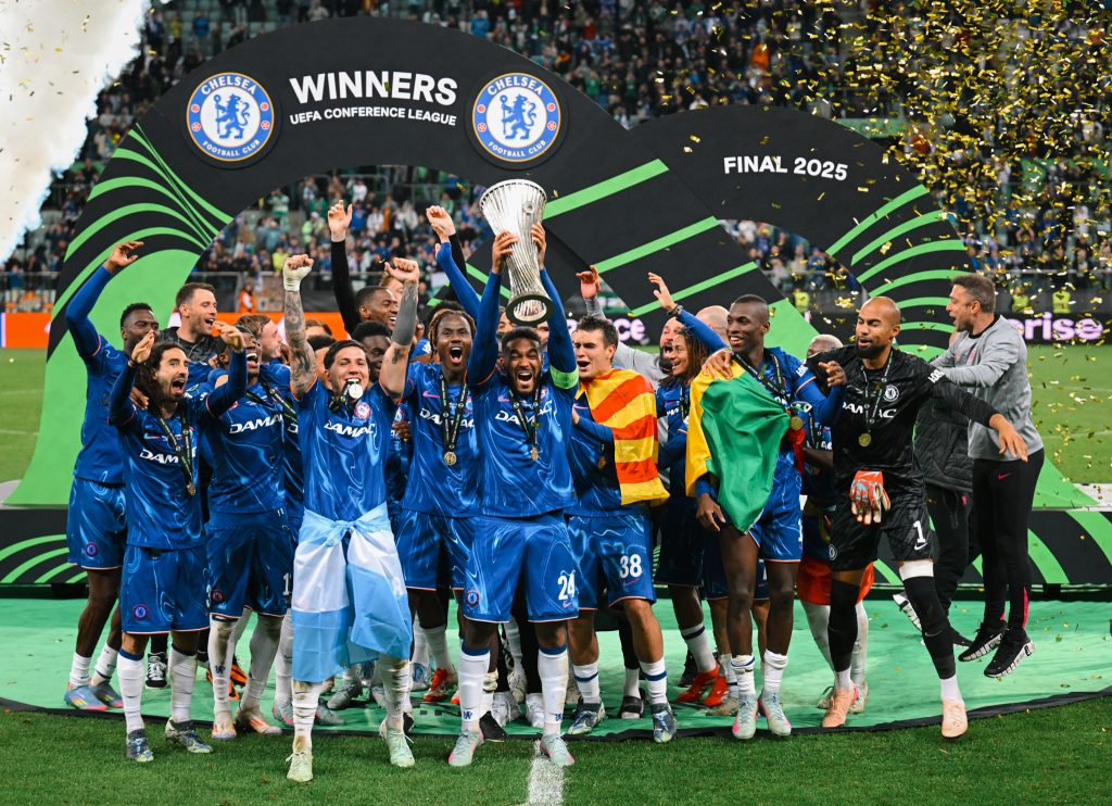 Chelsea celebrando su campeonato en la UEFA Conference League