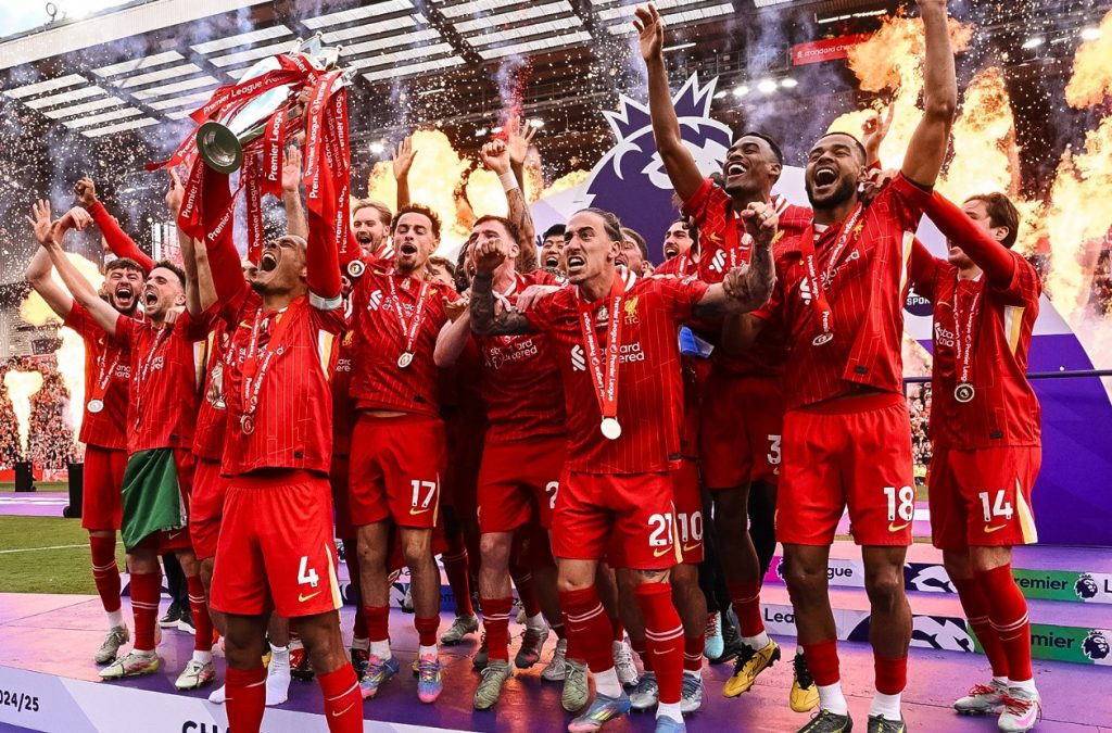 Liverpool celebrando su titulo numero 20 de la primera división inglesa