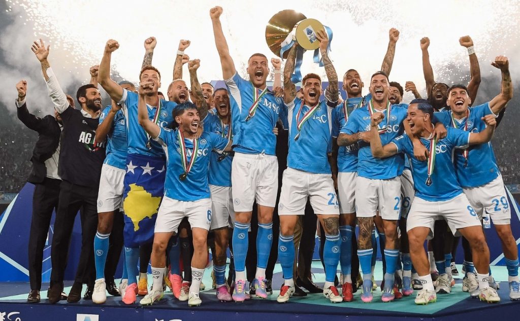 Napoli celebrando el campeonato