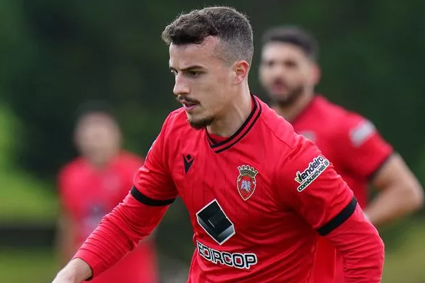 André Silva durante partido con el Penafiel de Portugal