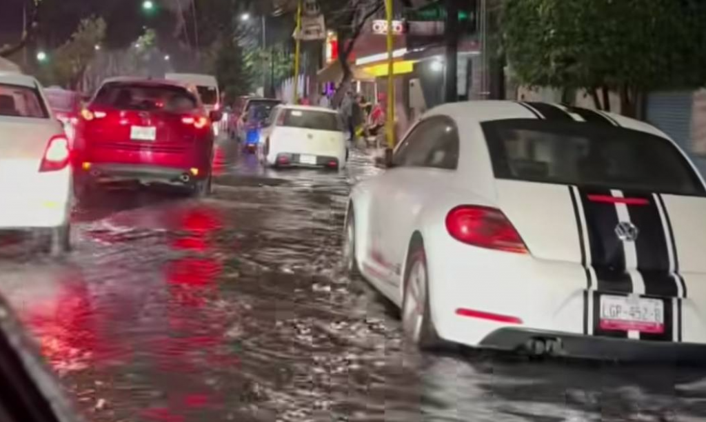 Las lluvias afectaron varias avenidas muy transitadas de la CDMX y EdoMex (Foto del usuario de Facebook @san.isidro.atlautenco.2025)